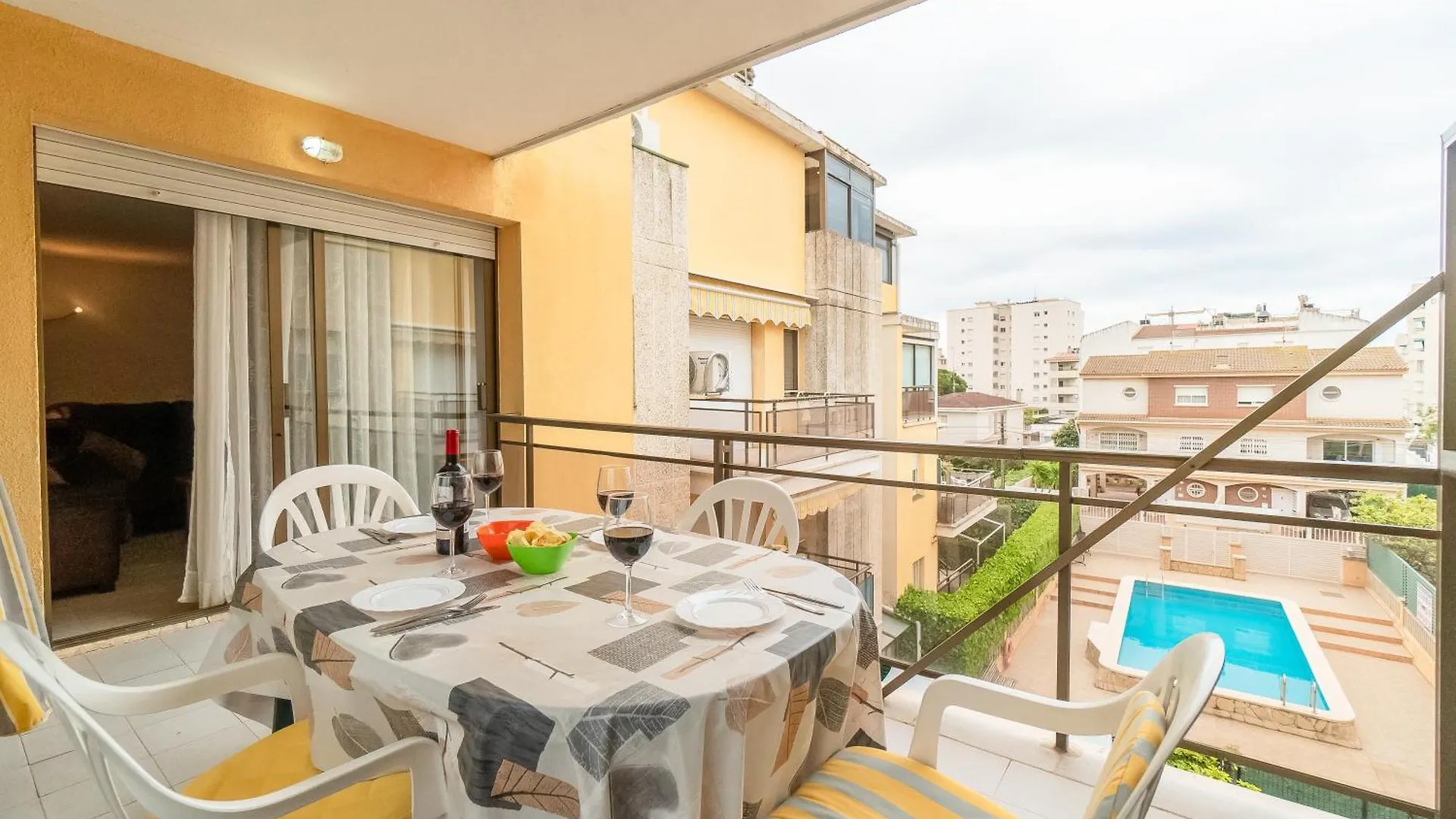 Apartamento Completo Con Piscina Y Amplio Balcon Cunit