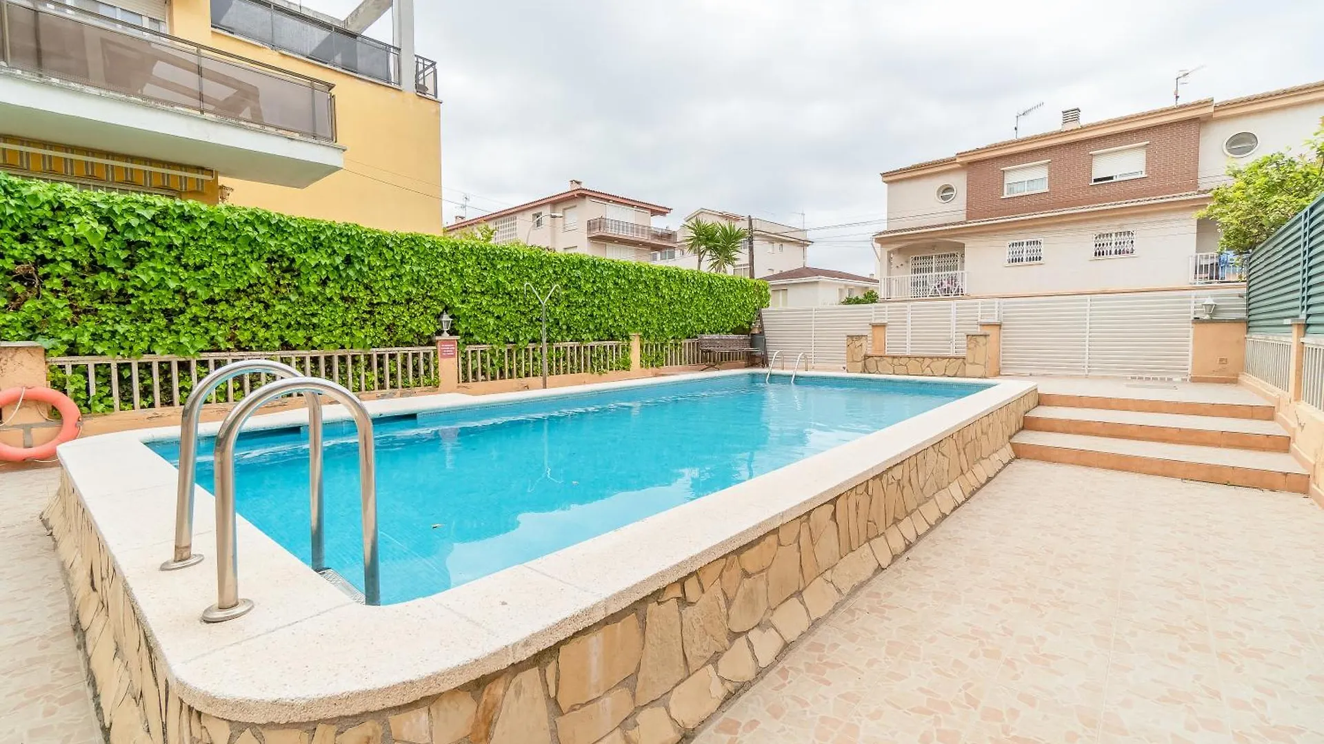 Apartamento Completo Con Piscina Y Amplio Balcon Cunit Apartment