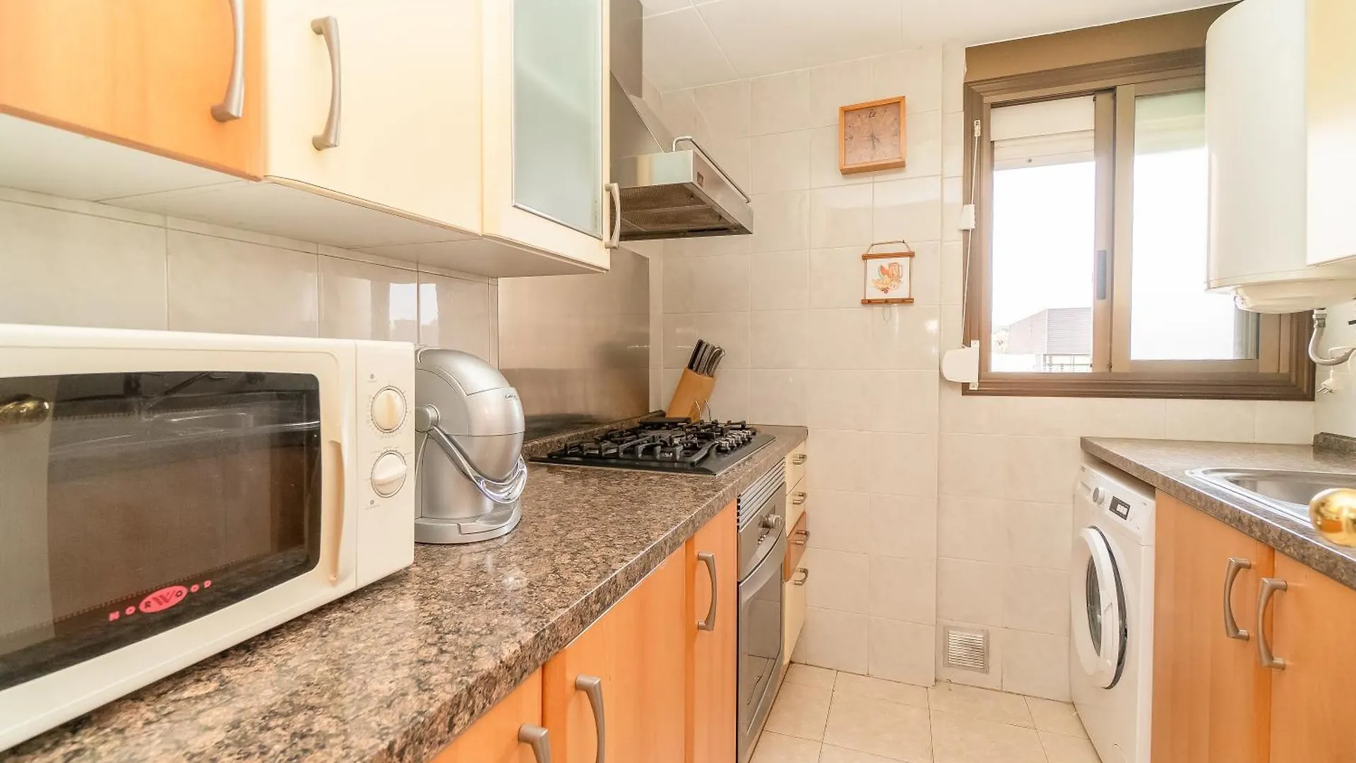 Apartamento Completo Con Piscina Y Amplio Balcon Cunit 0*,