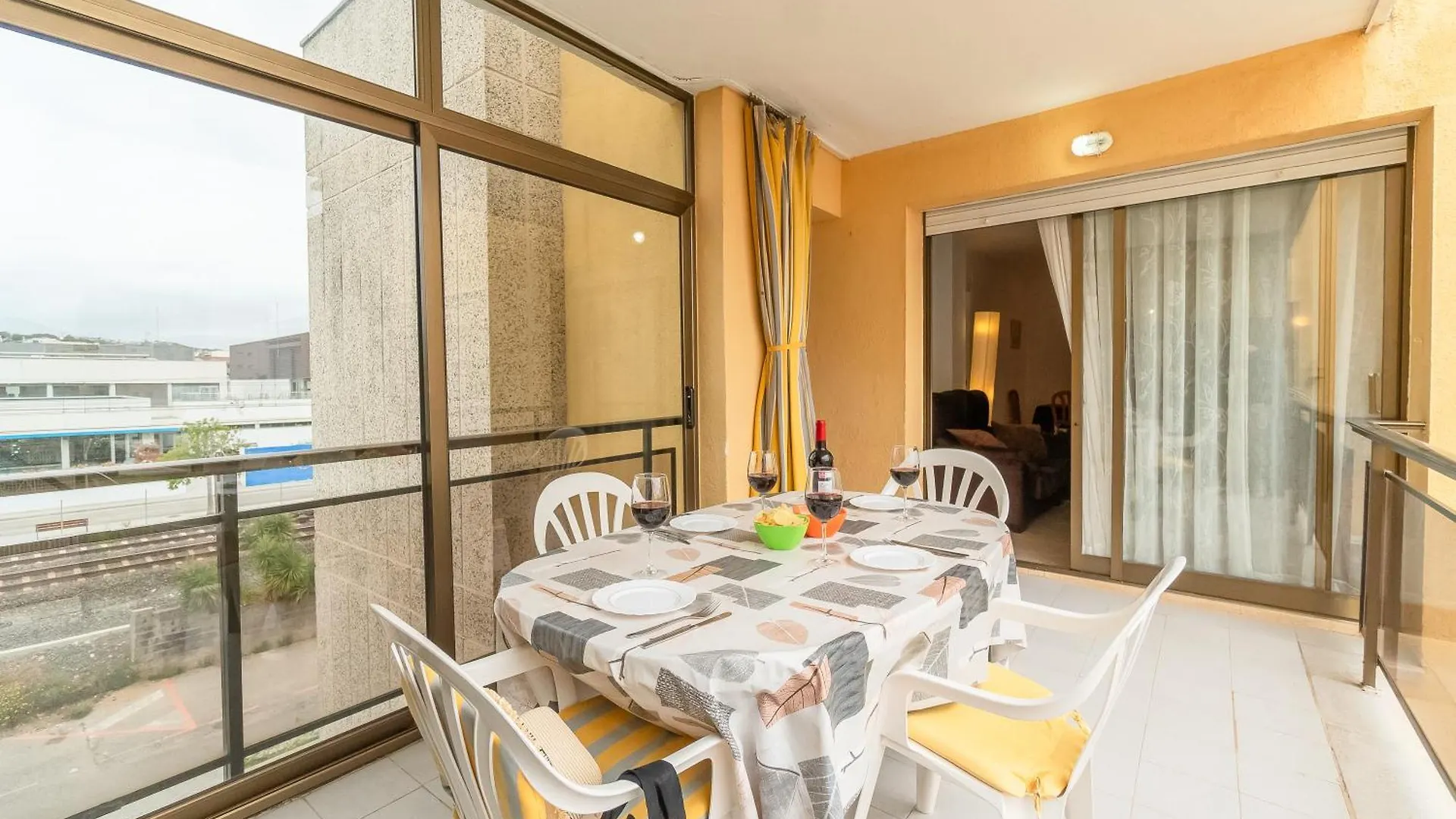 Apartamento Completo Con Piscina Y Amplio Balcon Cunit